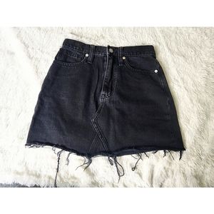 Madewell black denim skirt raw hemline size 25